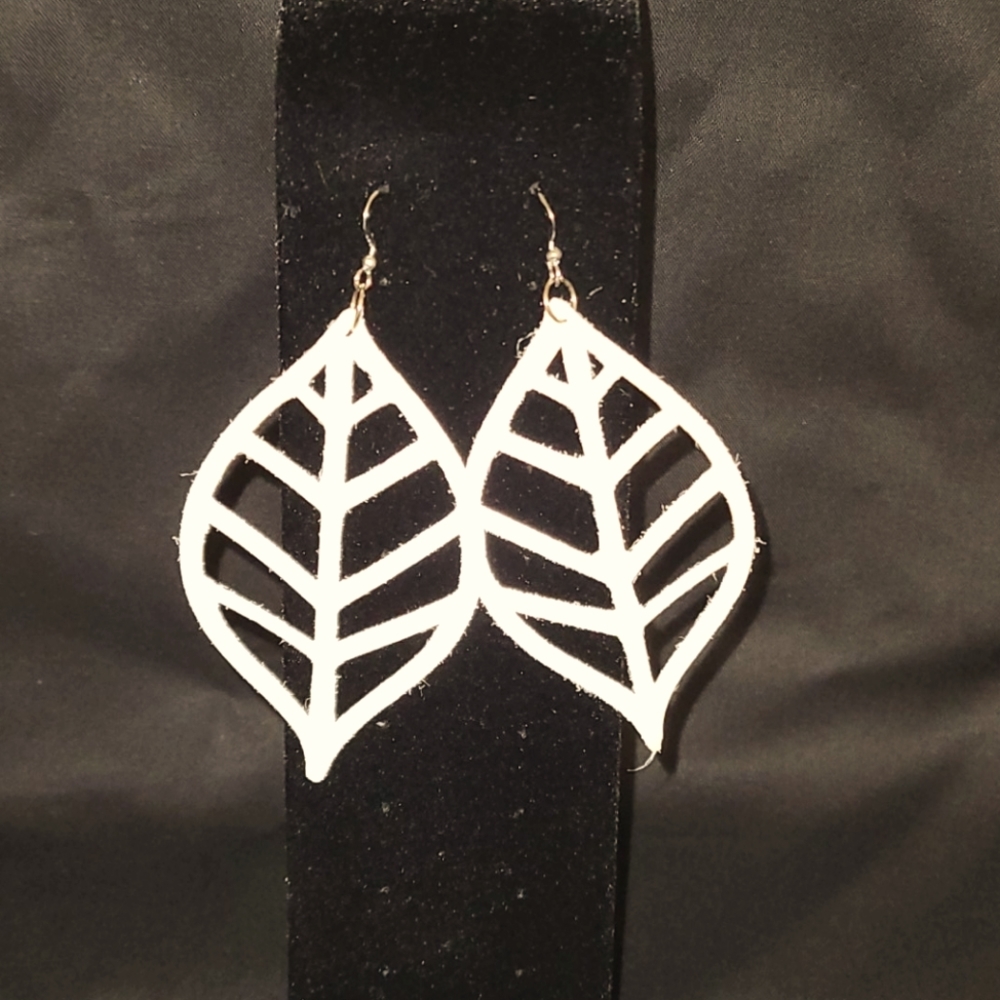 Leather leaf earings